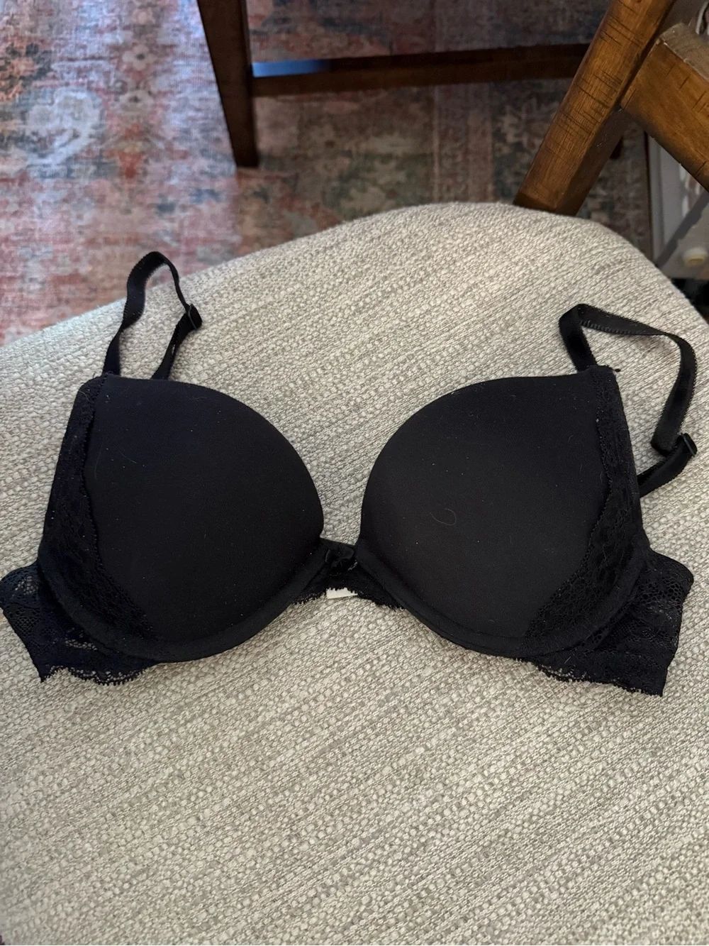 Victoria’s Secret bra with underwire size 34b